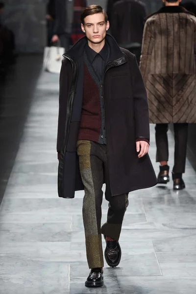 Look 17